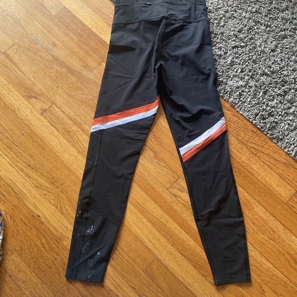 Sweaty Betty The Zero Gravity Leggings Black and Orange - Picture 10 of 16